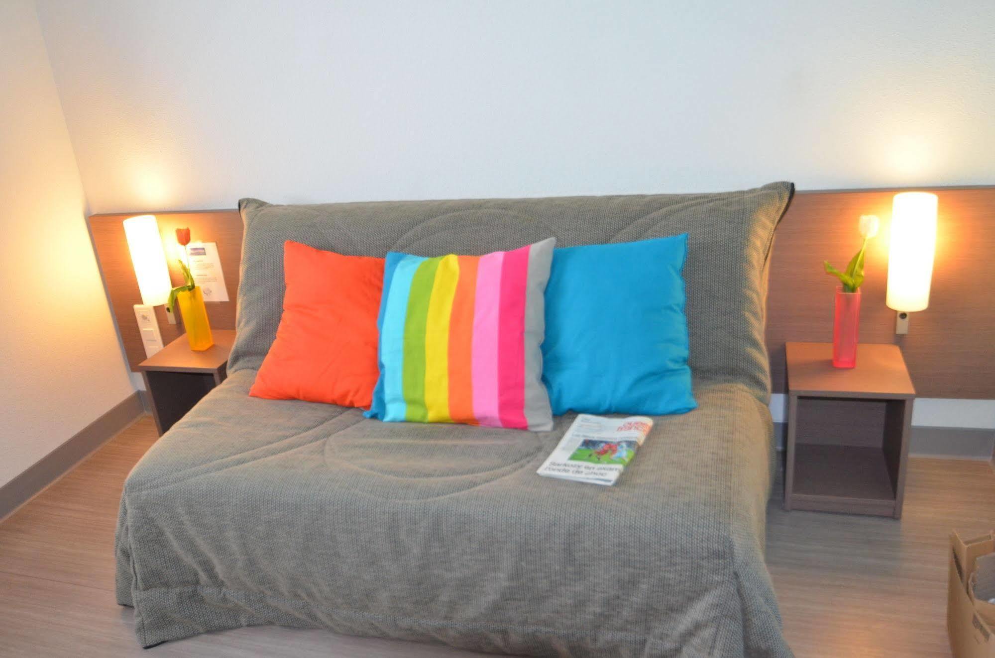 Pauseome Apparthotel Caen Esterno foto