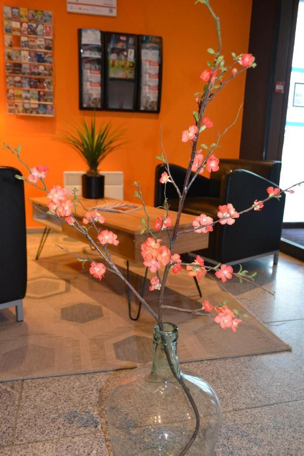 Pauseome Apparthotel Caen Esterno foto